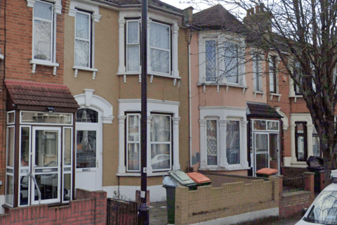 3 bedroom terraced house to rent - Manor Park, E12