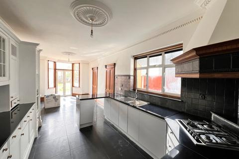 4 bedroom terraced house to rent, Manor Park, E12