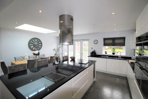 10 Meadowside Road, Upminster, RM14 3YT