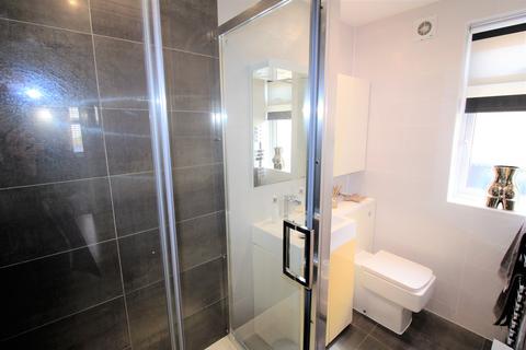 10 Meadowside Road, Upminster, RM14 3YT
