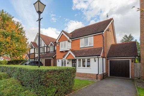 4 bedroom detached house to rent - Greenfield Drive, Bromley, BR1