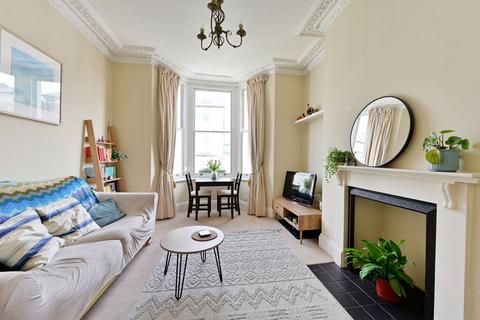 1 bedroom flat for sale - Haldon Road, West Hill, London, SW18