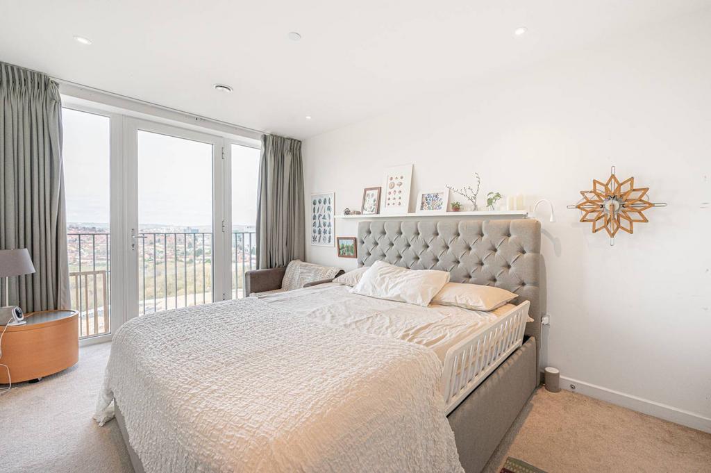 Hawfinch House, NW9, Hendon, London, NW9 2 bed flat for sale - £490,000