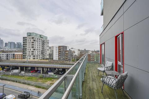 Flat 13, Warwick Apartments, 132 Cable Street, London, E1 8NU