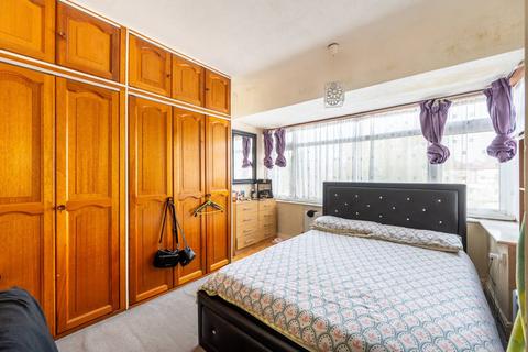 3 bedroom end of terrace house for sale, Coniston avenue, Perivale, Greenford, UB6