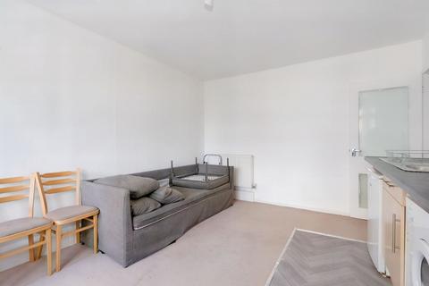2 bedroom flat for sale, Flat 9 Lyndhurst House, Ellisfield Drive, Putney, London, SW15 4DR
