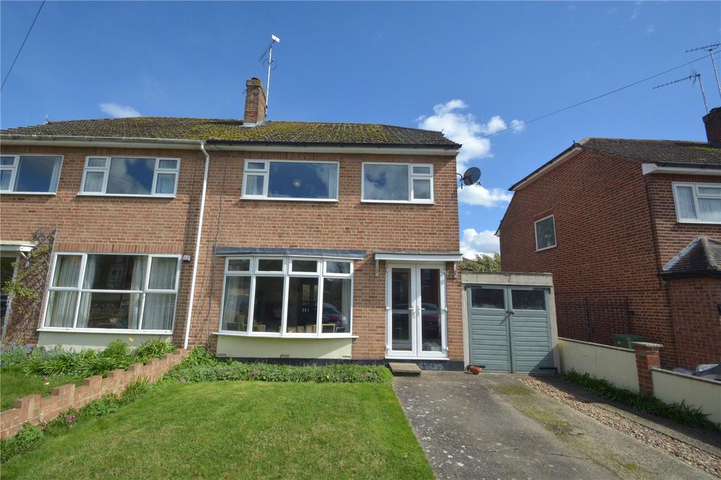 Maldon Road, Witham, Essex, CM8 3 bed semidetached house for sale £
