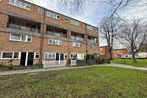 3 bedroom flat for sale - 63 Tovil Close, South Norwood, London, SE20 8SZ