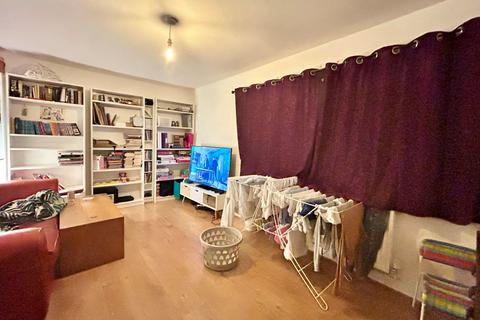 3 bedroom flat for sale, 63 Tovil Close, South Norwood, London, SE20 8SZ