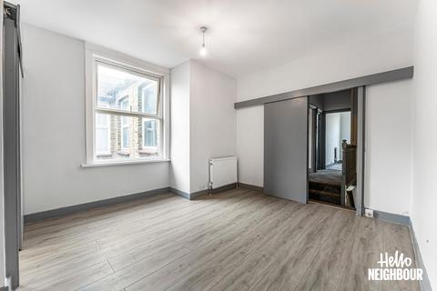 3 bedroom apartment to rent - Newport Road, London, E10