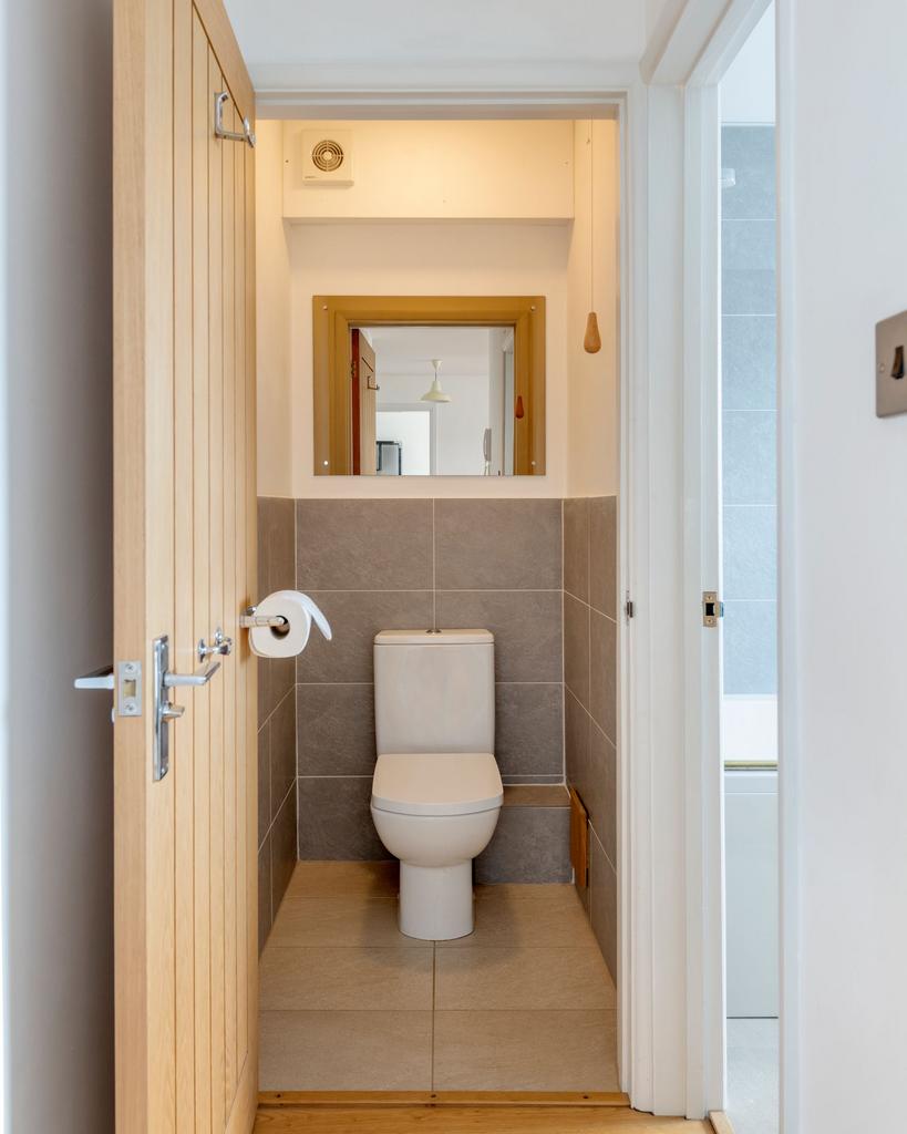Powder Room, Apt 1 Nautilus, Kingswear