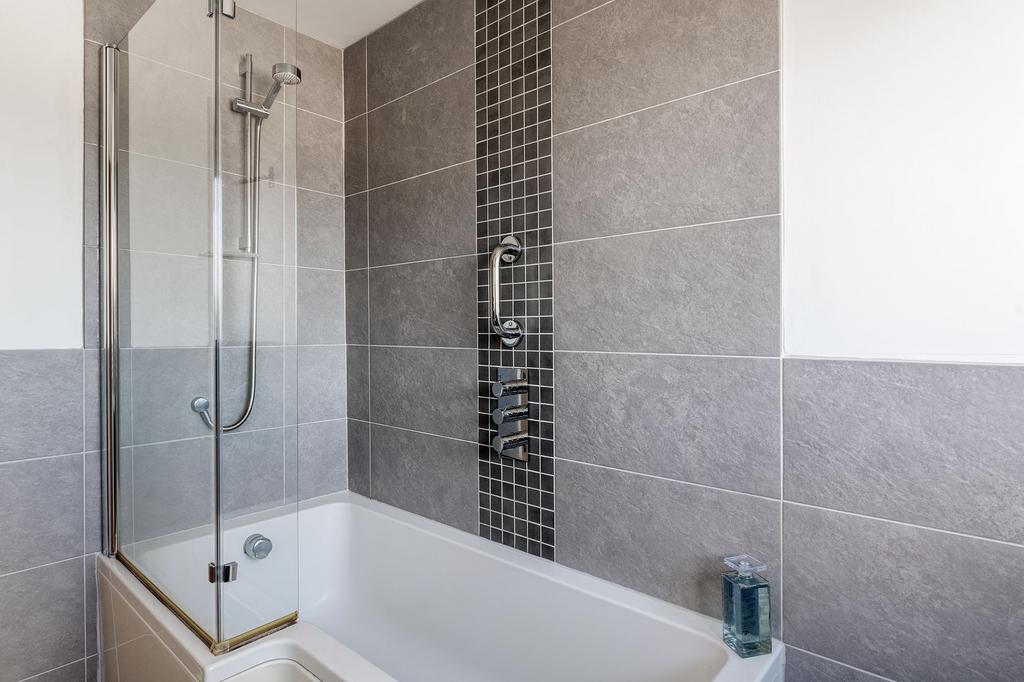 Bathroom, Apt 1 Nautilus, Kingswear
