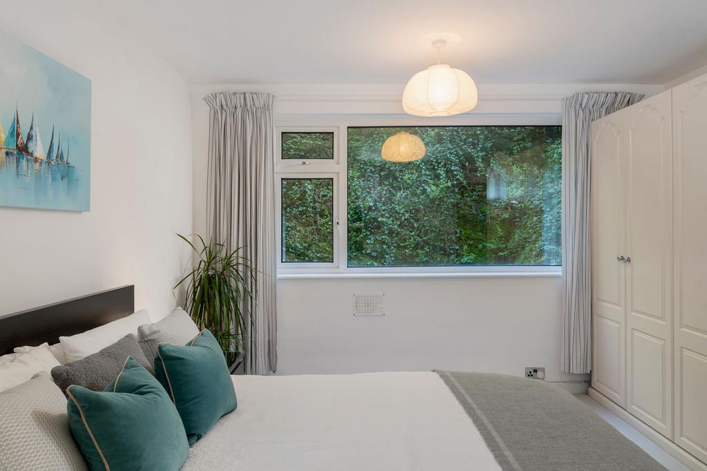 Main Bedroom, Apt 1 Nautilus, Kingswear