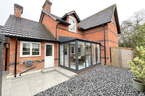 2 bedroom semi-detached house for sale - Chewton Common Road, Highcliffe, Christchurch, Dorset, BH23
