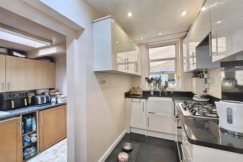 3 bedroom semi-detached house for sale - Windborough Road, Carshalton On The Hill, SM5