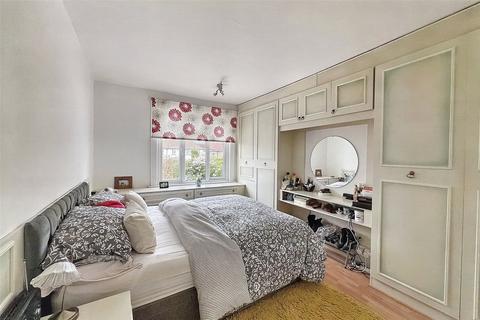 3 bedroom semi-detached house for sale - Windborough Road, Carshalton On The Hill, SM5