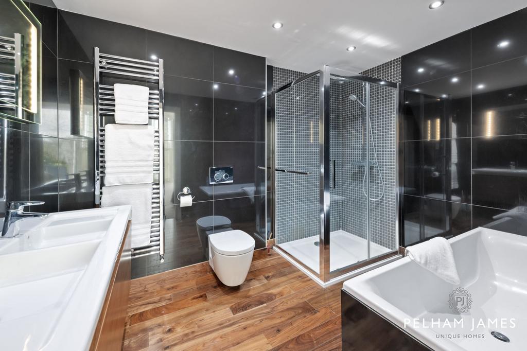 Principal En Suite, The Corner House, Ketton