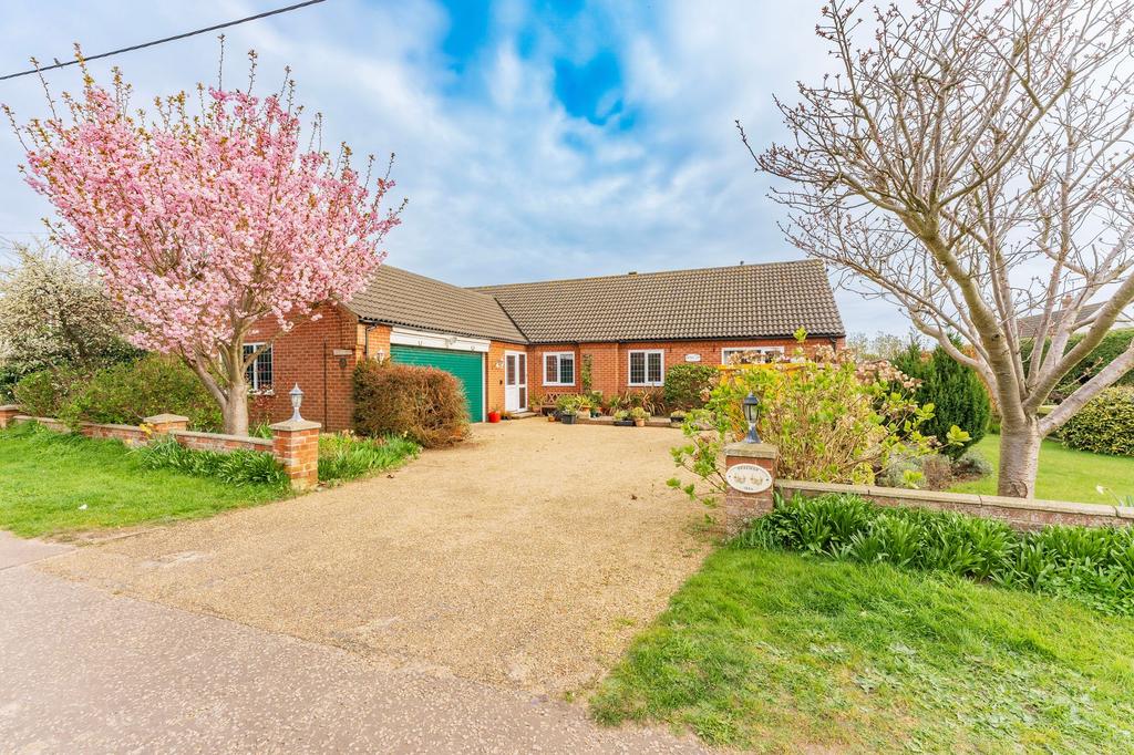 Cromer Road, Mundesley 3 bed detached bungalow for sale £400,000