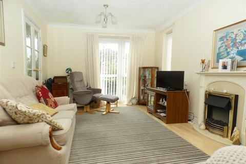 1 bedroom apartment for sale, Roby Court, Huyton, Liverpool