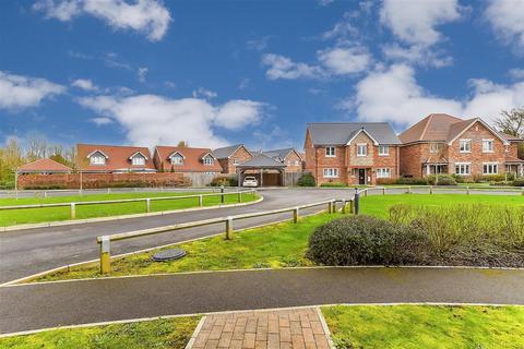 2 bedroom ground floor maisonette for sale, Clay Lane, Chichester, West Sussex