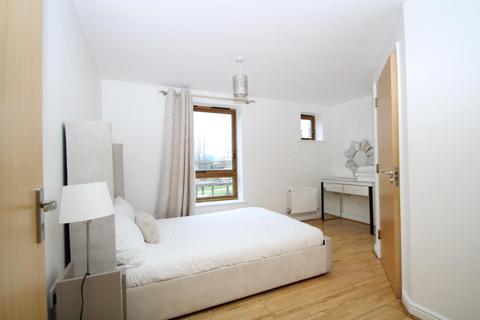 2 bedroom flat to rent - Innerd Court, CR0