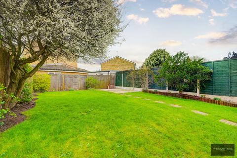 3 bedroom semi-detached house for sale, Loughton IG10