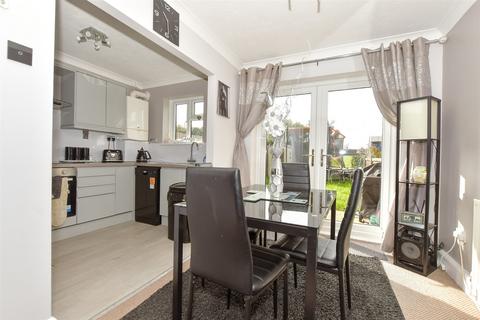 25 Semple Gardens, Chatham, ME4 6QD