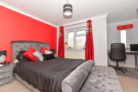 25 Semple Gardens, Chatham, ME4 6QD