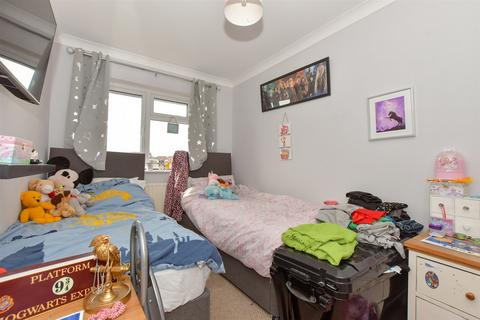 25 Semple Gardens, Chatham, ME4 6QD