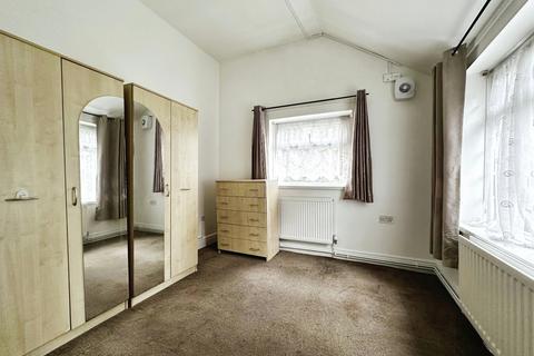 2 bedroom flat to rent, Flat 1, 272 Monument Road, B16 8XF