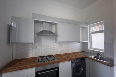 2 bedroom flat to rent, Flat 1, 272 Monument Road, B16 8XF
