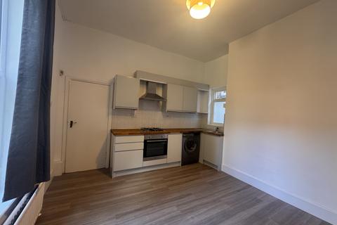 2 bedroom flat to rent, Flat 1, 272 Monument Road, B16 8XF