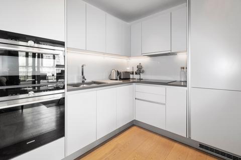 2 bedroom flat for sale, Cascade Court, London SW11