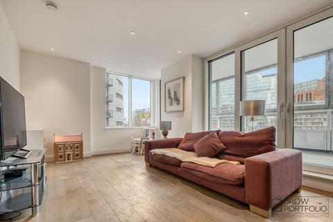 2 bedroom flat for sale, Cascade Court, London SW11