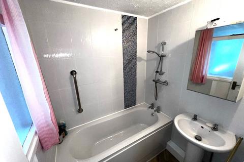 200 Shroffold Road, Bromley, BR1 5NL