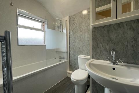 2 bedroom flat to rent, Richmond Road, South Shields, NE34