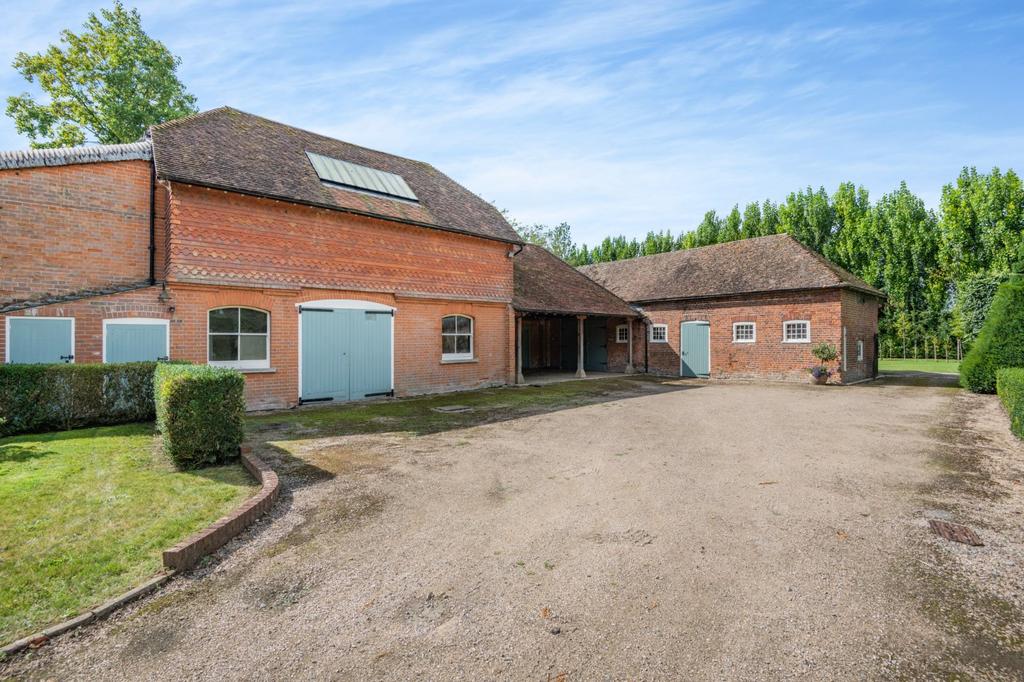 Outbuilding/Garage