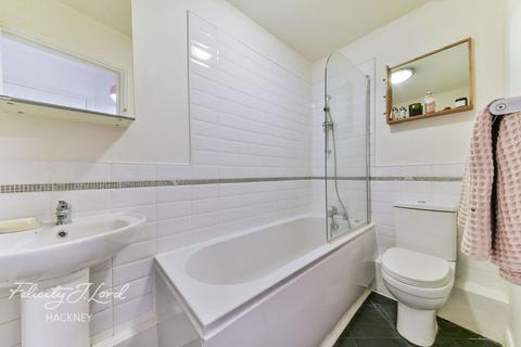 9 Pickering Close, London, E9 7AW