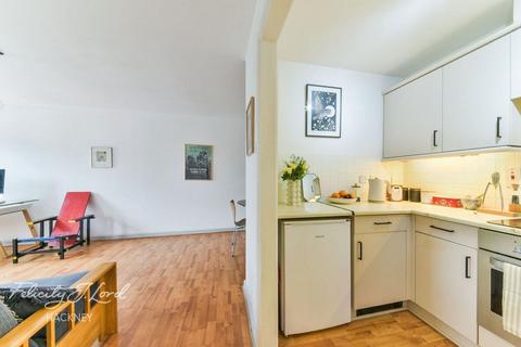 9 Pickering Close, London, E9 7AW