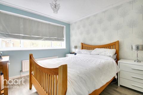 67 Silver Spring Close, Erith, DA8 1EG