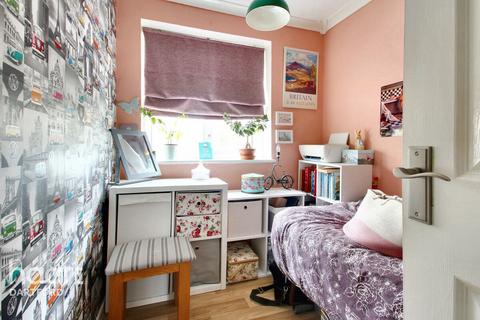 67 Silver Spring Close, Erith, DA8 1EG