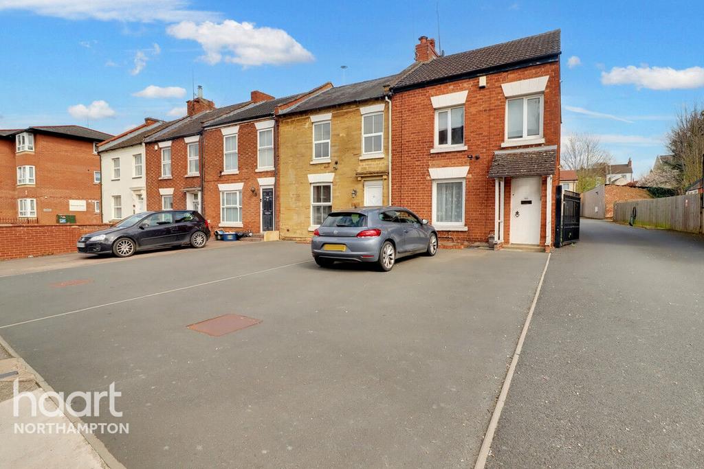 Semilong Road, Northampton 3 bed end of terrace house for sale £250,000