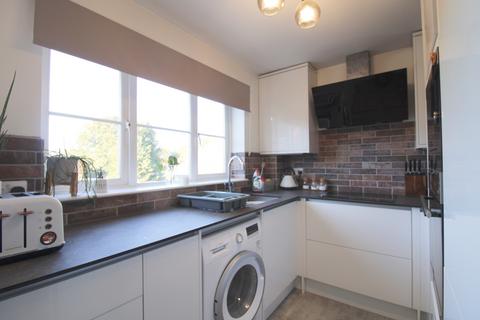 2 bedroom maisonette to rent, Sandringham Way, Camberley GU16