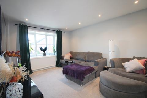 2 bedroom maisonette to rent, Sandringham Way, Camberley GU16