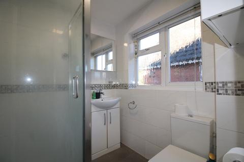 2 bedroom maisonette to rent, Sandringham Way, Camberley GU16