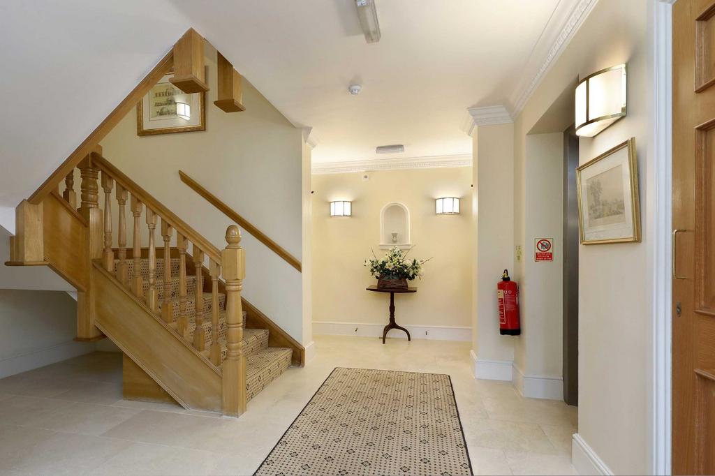 Grove Road, Beaconsfield, HP9 2 bed apartment for sale £895,000