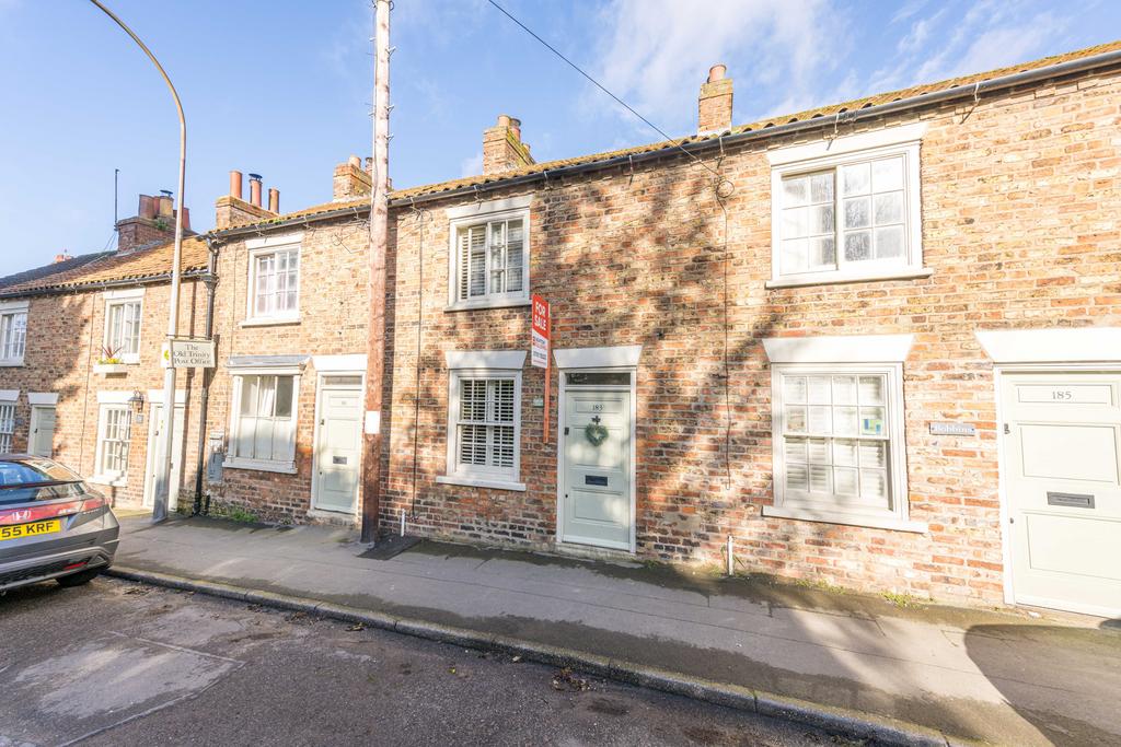 Eastgate, Louth, LN11 2 bed terraced house for sale £175,000