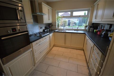5 bedroom detached house for sale - North Approach, Watford, Hertfordshire, WD25