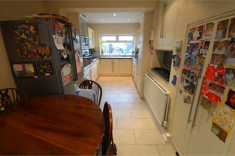 5 bedroom detached house for sale - North Approach, Watford, Hertfordshire, WD25