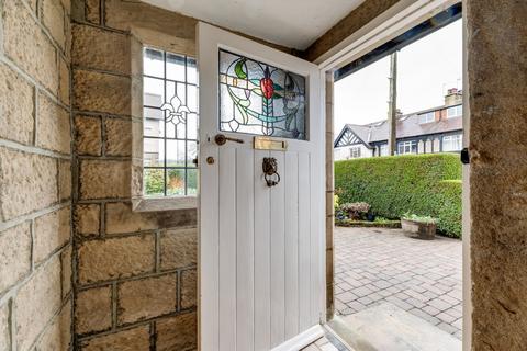3 bedroom semi-detached house for sale - Ghyll Royd, Guiseley, Leeds, West Yorkshire, LS20